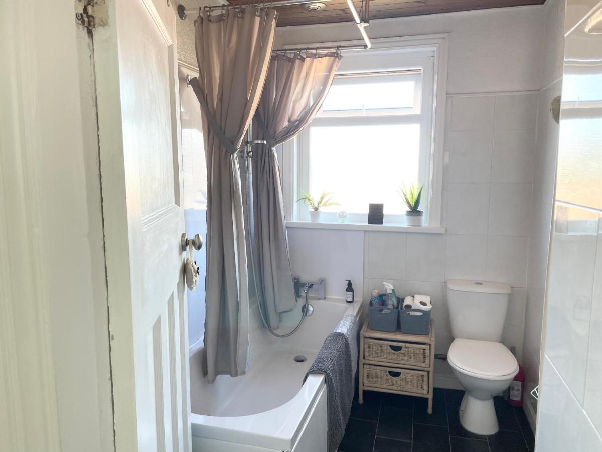Entire Holiday Home In Blackpool With Free Parking And A Private Patio Garden Exterior foto