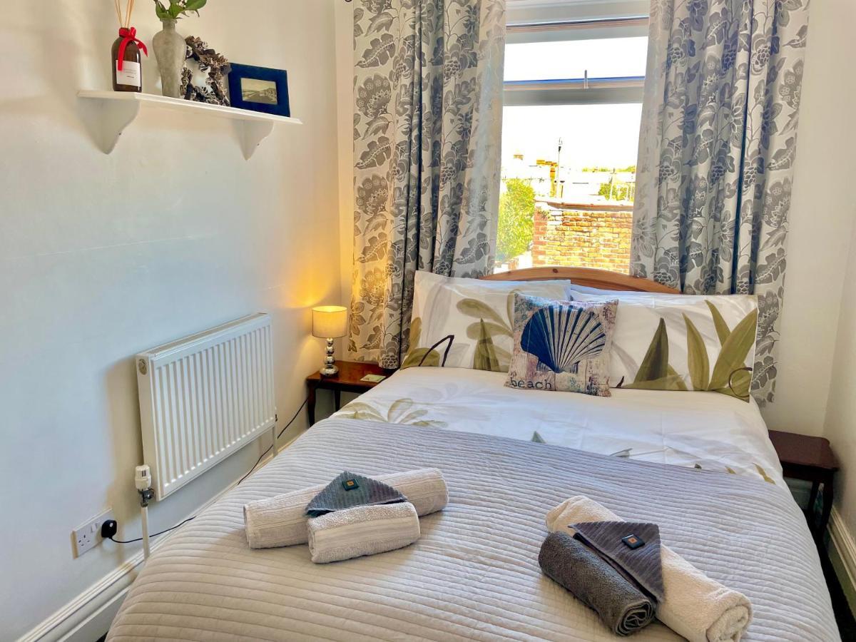 Entire Holiday Home In Blackpool With Free Parking And A Private Patio Garden Exterior foto